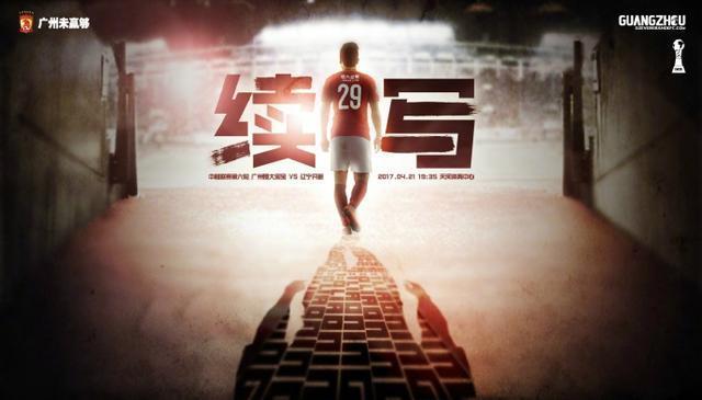 oversize的毛衣、大衣搭配肆意生长的短发尽显慵懒随性，招牌的无添加笑容更让人毫无抵抗力。