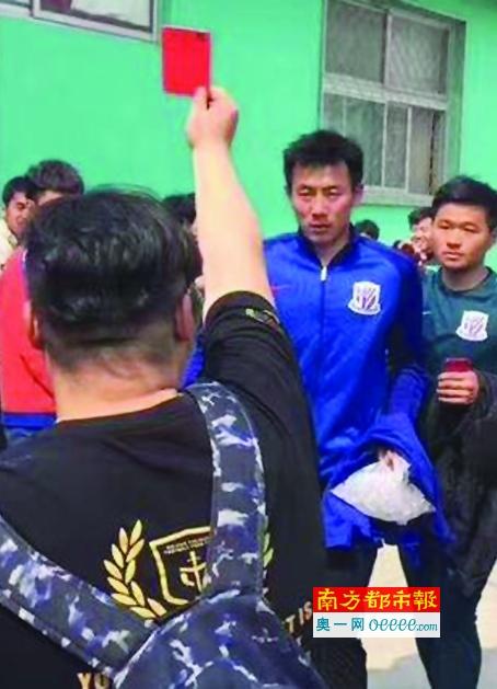 而就在此时，连环杀人犯在网上发布了杀人预告视频，这也令国民人心惶惶。