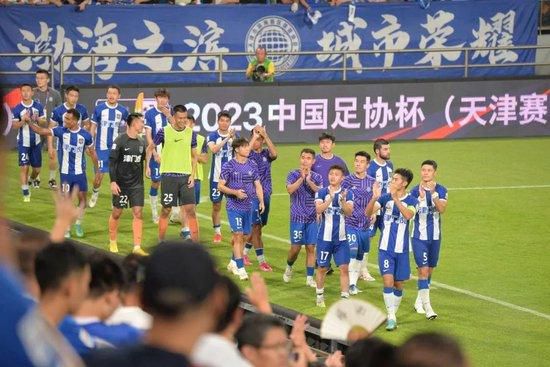 科尔曼·多明戈曝新片动态 自导自演金·科尔传记片 2024-01-26 据外媒报道，凭借《鲁斯丁》拿到本届奥斯卡最佳男主角提名的科尔曼·多明戈，将自导自演耐特·金·科尔传记片。