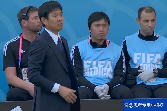 采访中，袁富华深入解读了糖水伯这一角色，并分享了他的表演理念。