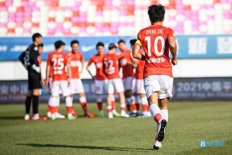 当前档期票房内，电影《万里归途》持续发力，以累计8.82亿元票房稳坐首位。